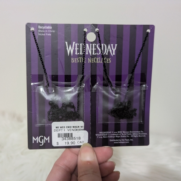 Netflix's Wednesday Window Besties Hair Claw Set & Magnetic Necklace Set New! - Picture 8 of 8